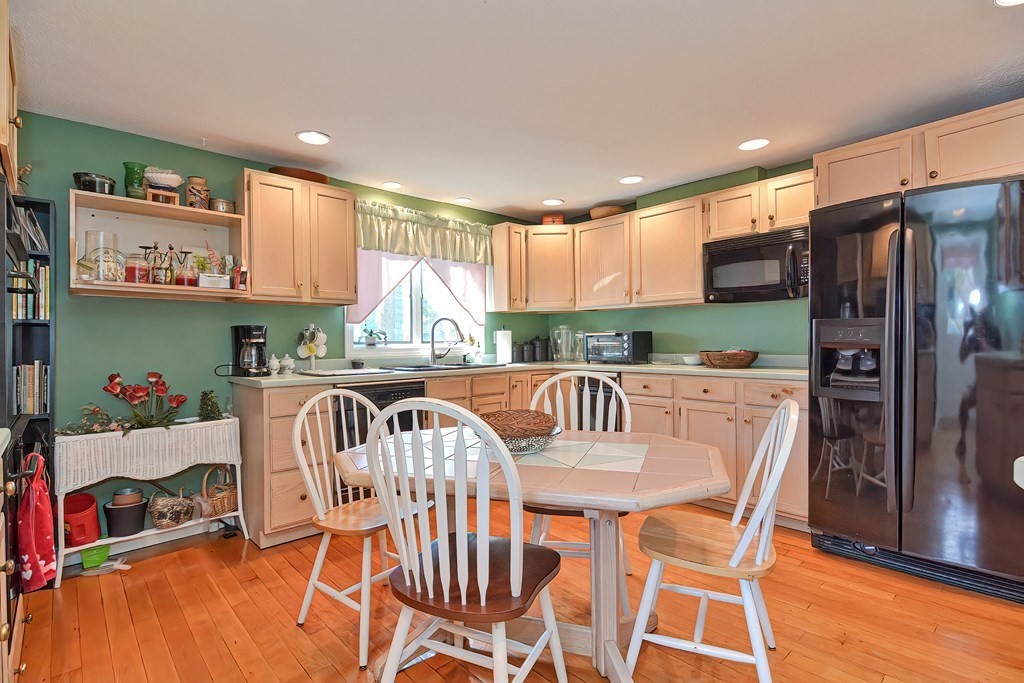 208 Cherry Street Newton, MA 02465 - Photo 21 of 35