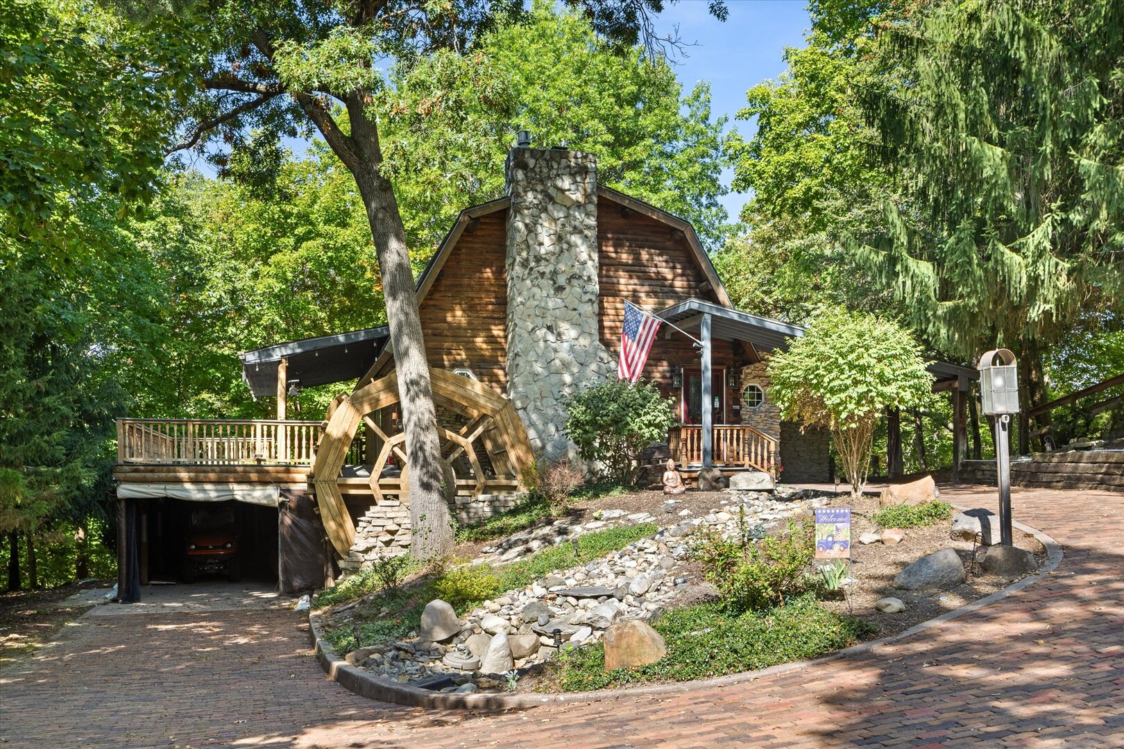 910 Durant Street Oglesby, IL 61348 - Photo 2 of 52 a backyard of a house with lots of green space