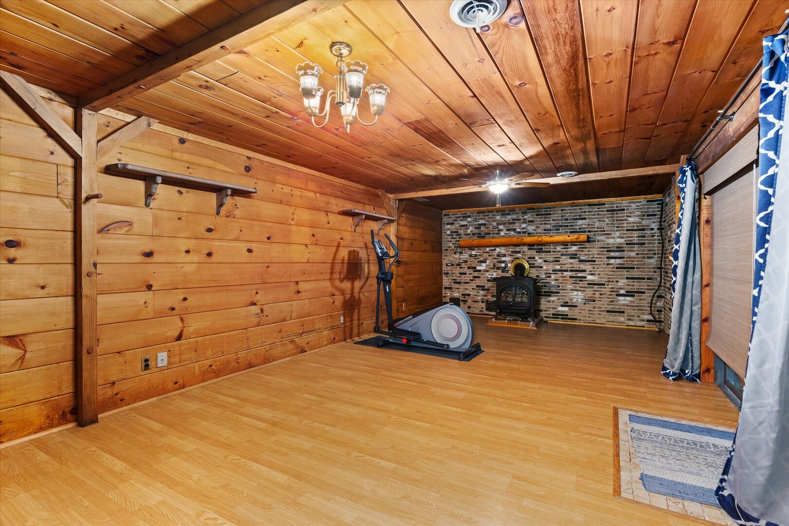 910 Durant Street Oglesby, IL 61348 - Photo 35 of 52 a view of a garage room