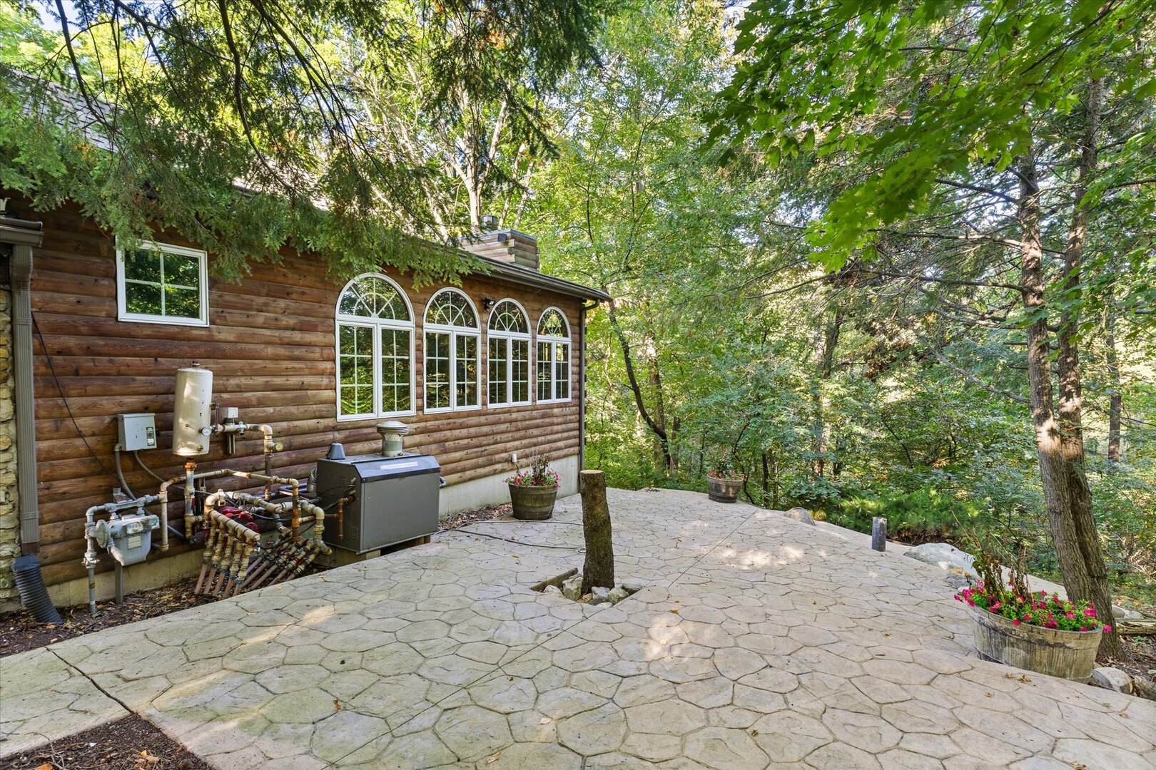 910 Durant Street Oglesby, IL 61348 - Photo 44 of 52 a front view of a house with garden