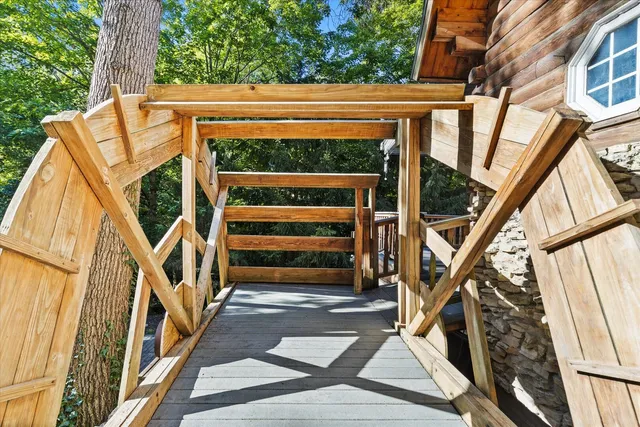 a view of entryway with a front door