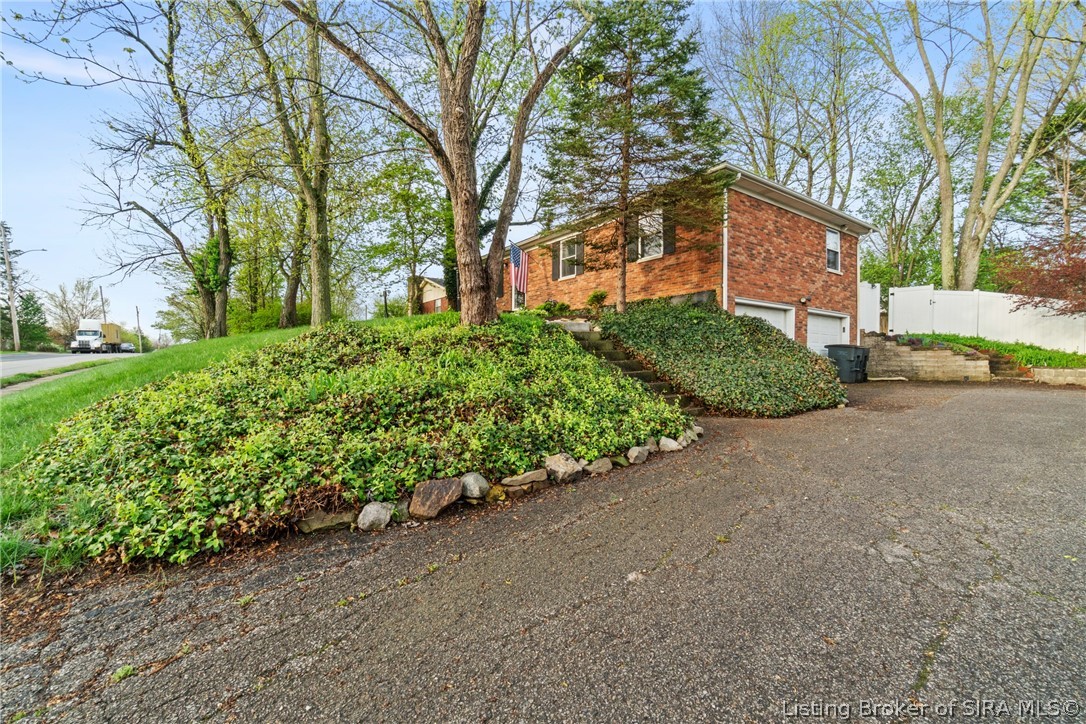 3403 Green Valley Road New Albany, IN 47150 - Photo 2 of 38