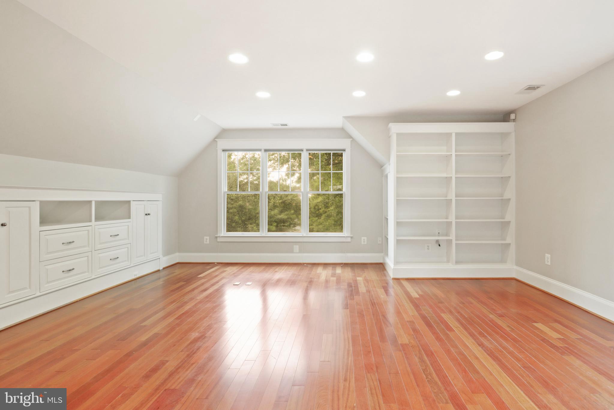 1515 Cedar Avenue McLean, VA 22101 - Photo 21 of 37 Upper Level Bedroom