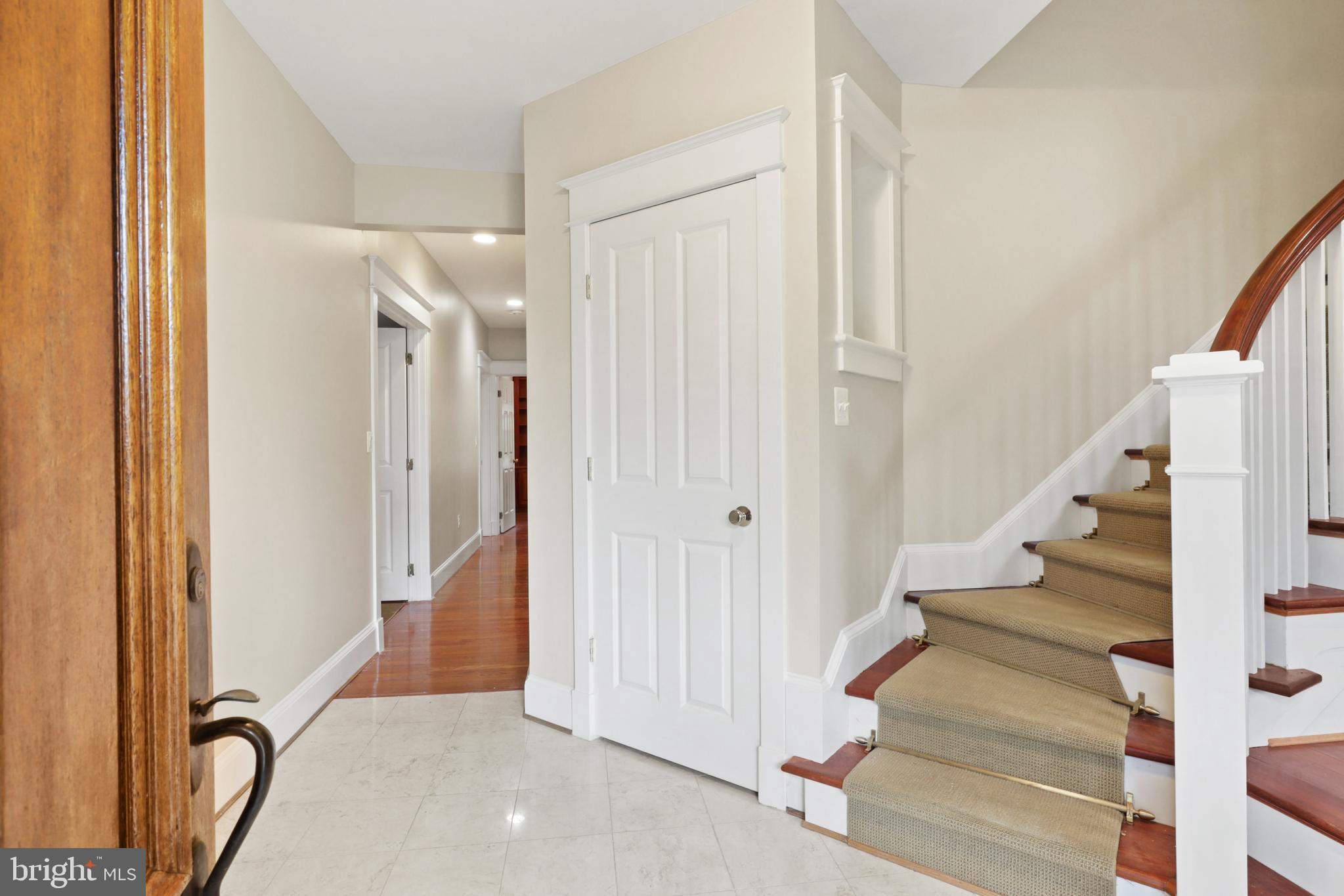 1515 Cedar Avenue McLean, VA 22101 - Photo 3 of 37 Entrance/Foyer