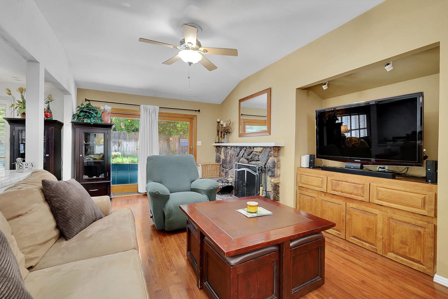 1213 Gary Way Carmichael, CA 95608 - Photo 15 of 51