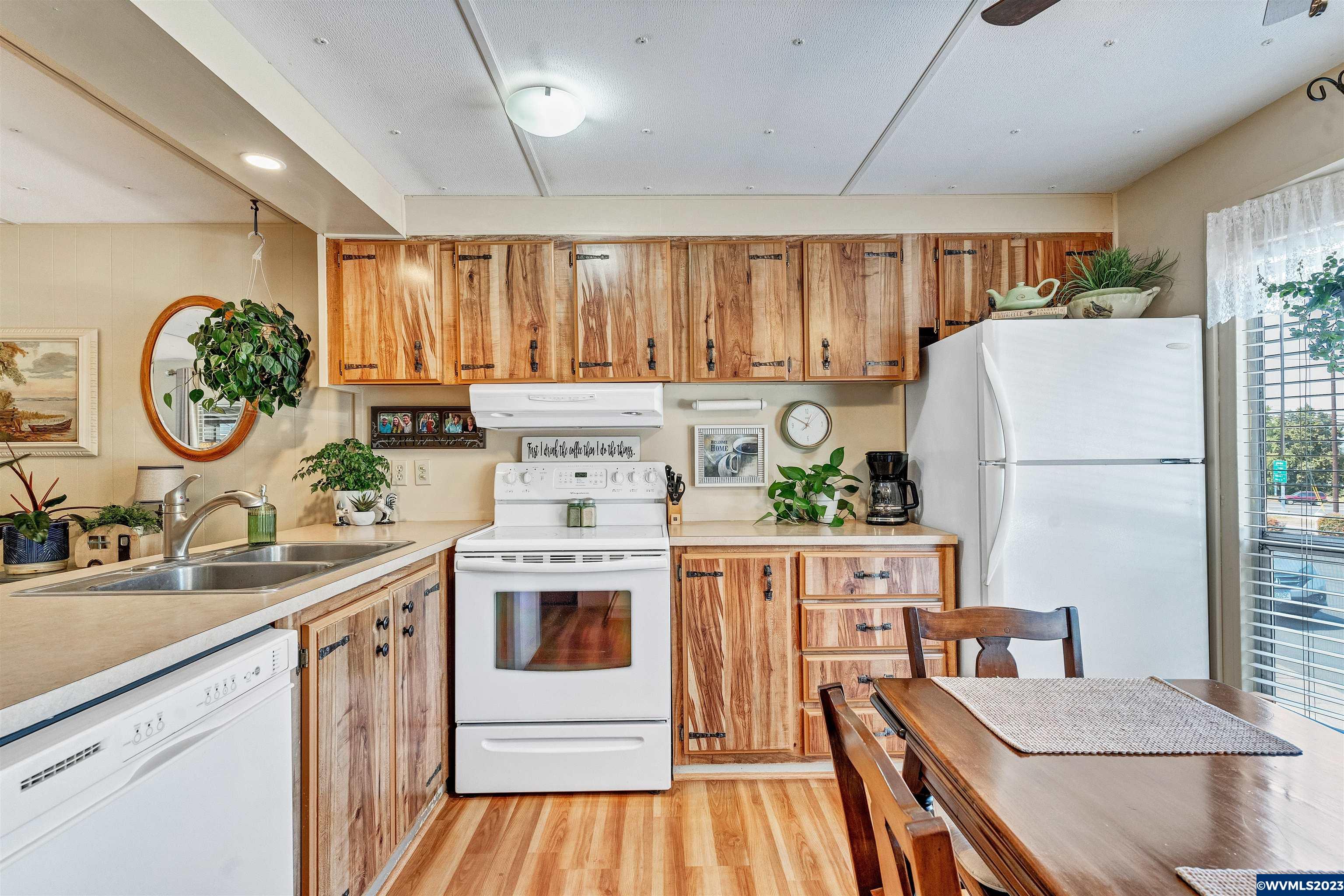4244 Hazelgreen Road Northeast Salem, OR 97305 - Photo 15 of 30 Gallery Image 15