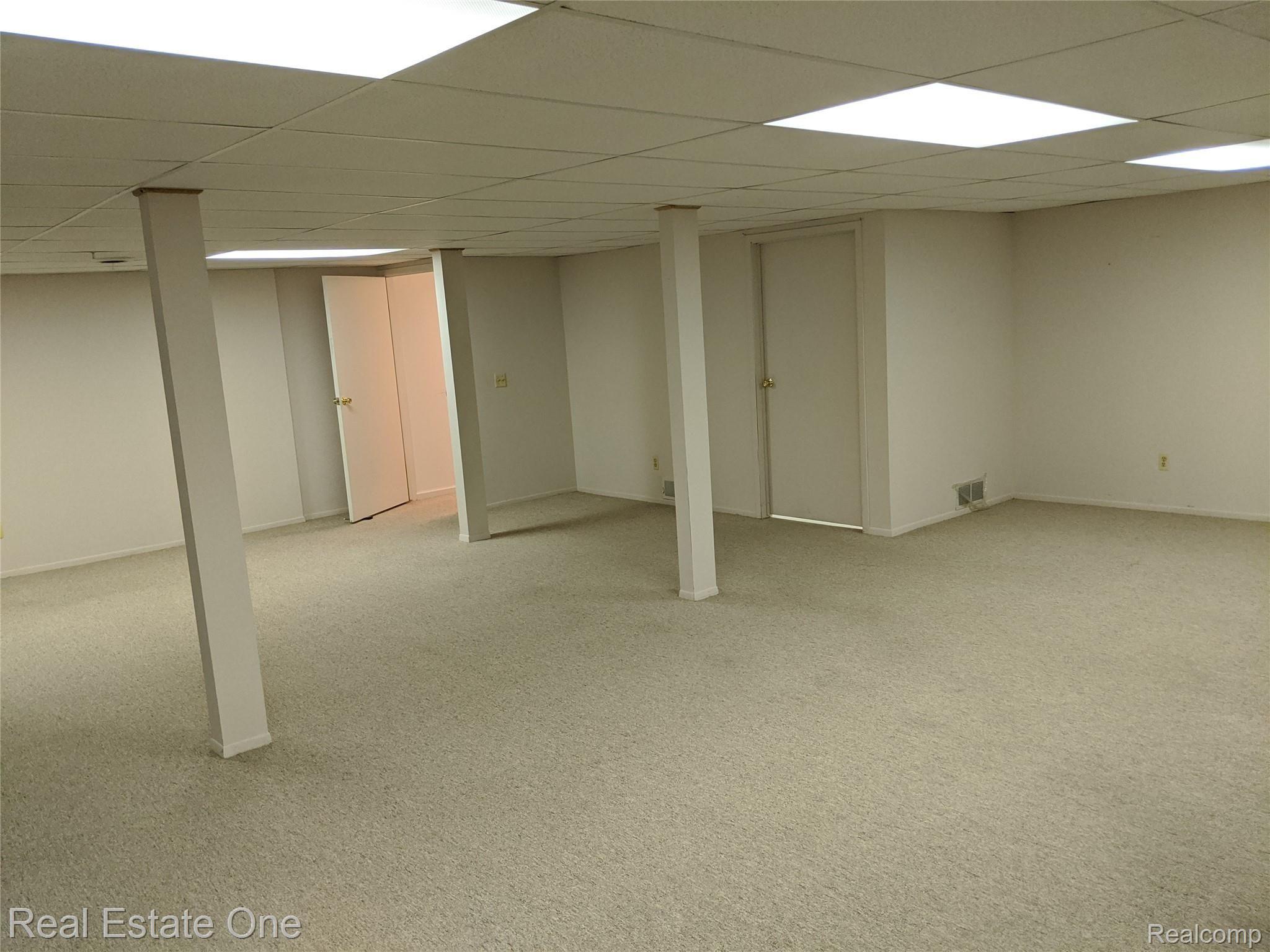 2203 London Bridge Drive Rochester, MI 48307 - Photo 21 of 26 IMG_20200108_115402.jpg