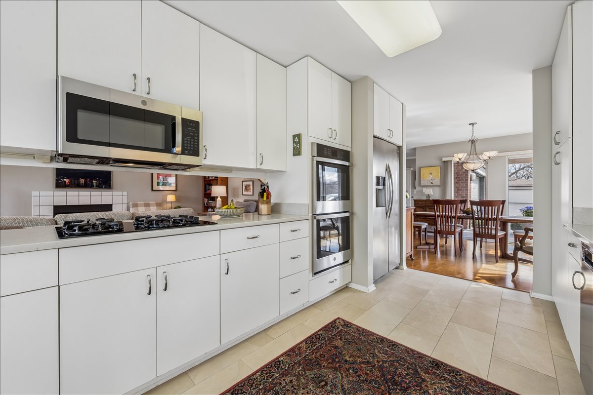 421 Milford Road Deerfield, IL 60015 - Photo 11 of 32