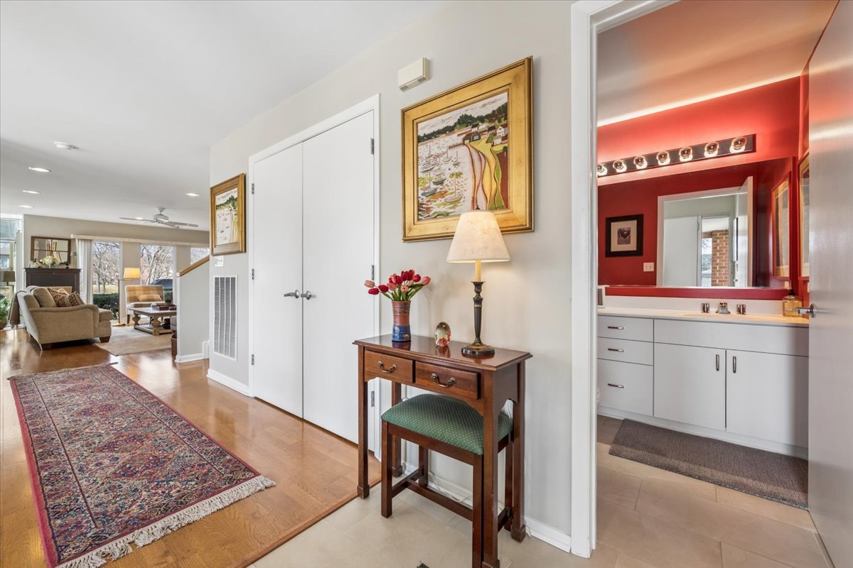 421 Milford Road Deerfield, IL 60015 - Photo 4 of 32