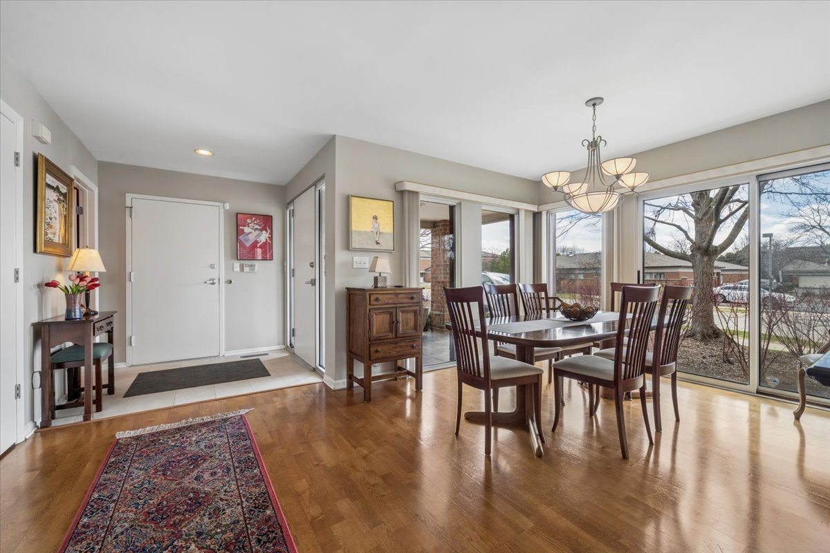 421 Milford Road Deerfield, IL 60015 - Photo 5 of 32