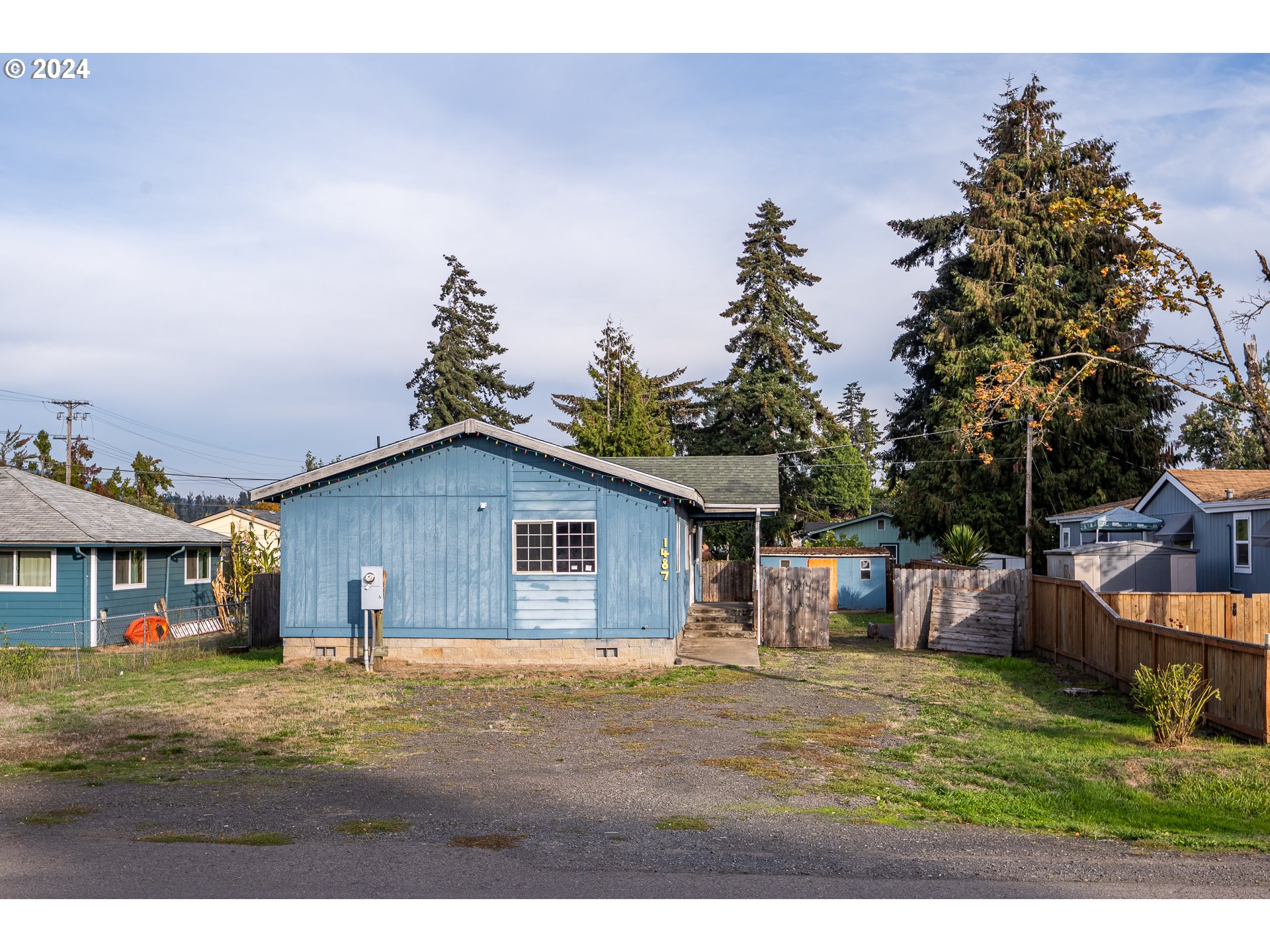 1487 30th Street Springfield, OR 97478 - Photo 11 of 37 a bathroom with a sink and a yard