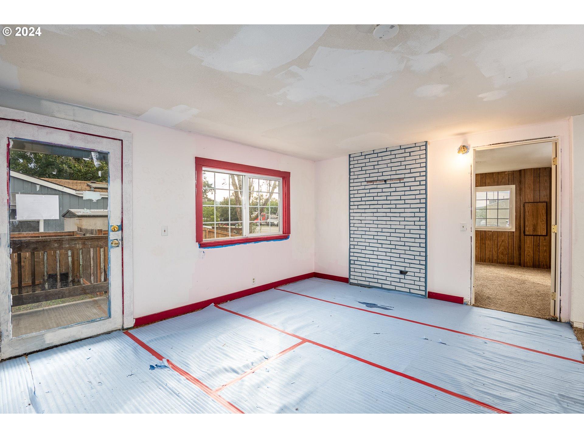 1487 30th Street Springfield, OR 97478 - Photo 14 of 37 an empty room with wooden floor and windows