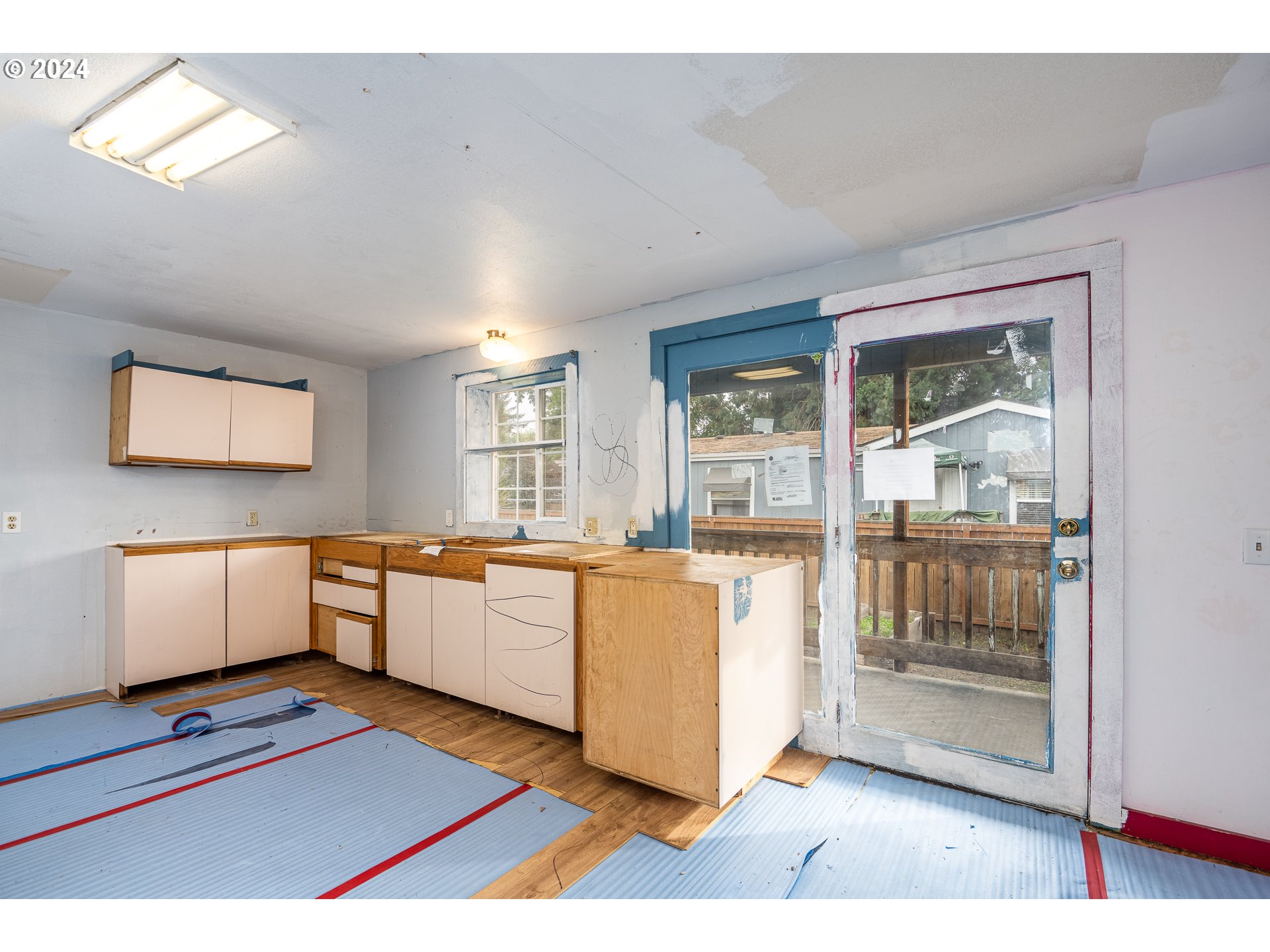 1487 30th Street Springfield, OR 97478 - Photo 17 of 37 a large white kitchen with granite countertop a stove a sink and a large window