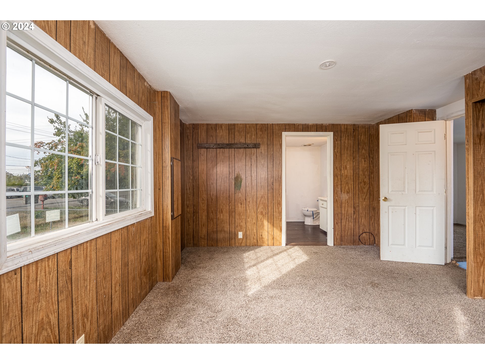 1487 30th Street Springfield, OR 97478 - Photo 23 of 37 a view of an empty room with a window