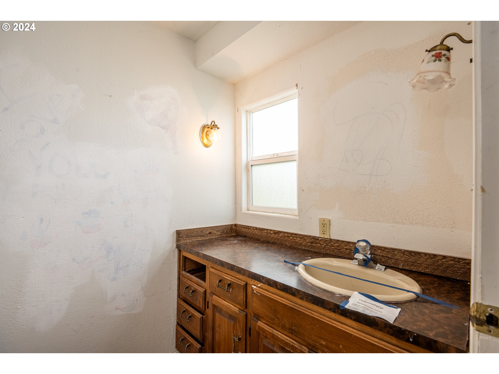 1487 30th Street Springfield, OR 97478 - Photo 27 of 37 a bathroom with a granite countertop sink and a mirror
