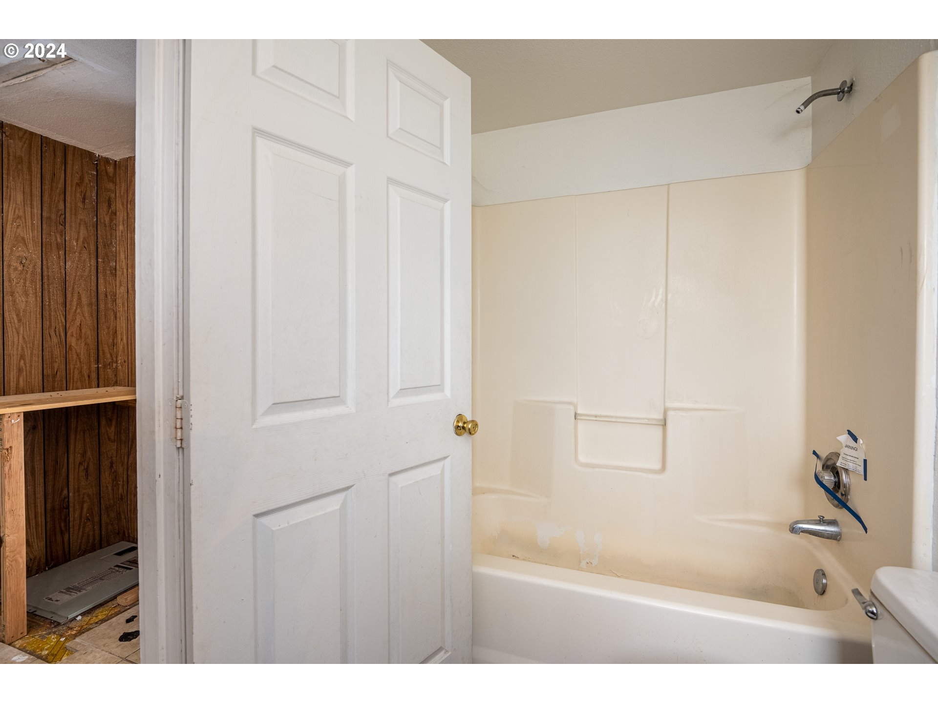 1487 30th Street Springfield, OR 97478 - Photo 28 of 37 a bathroom with a bathtub and a shower
