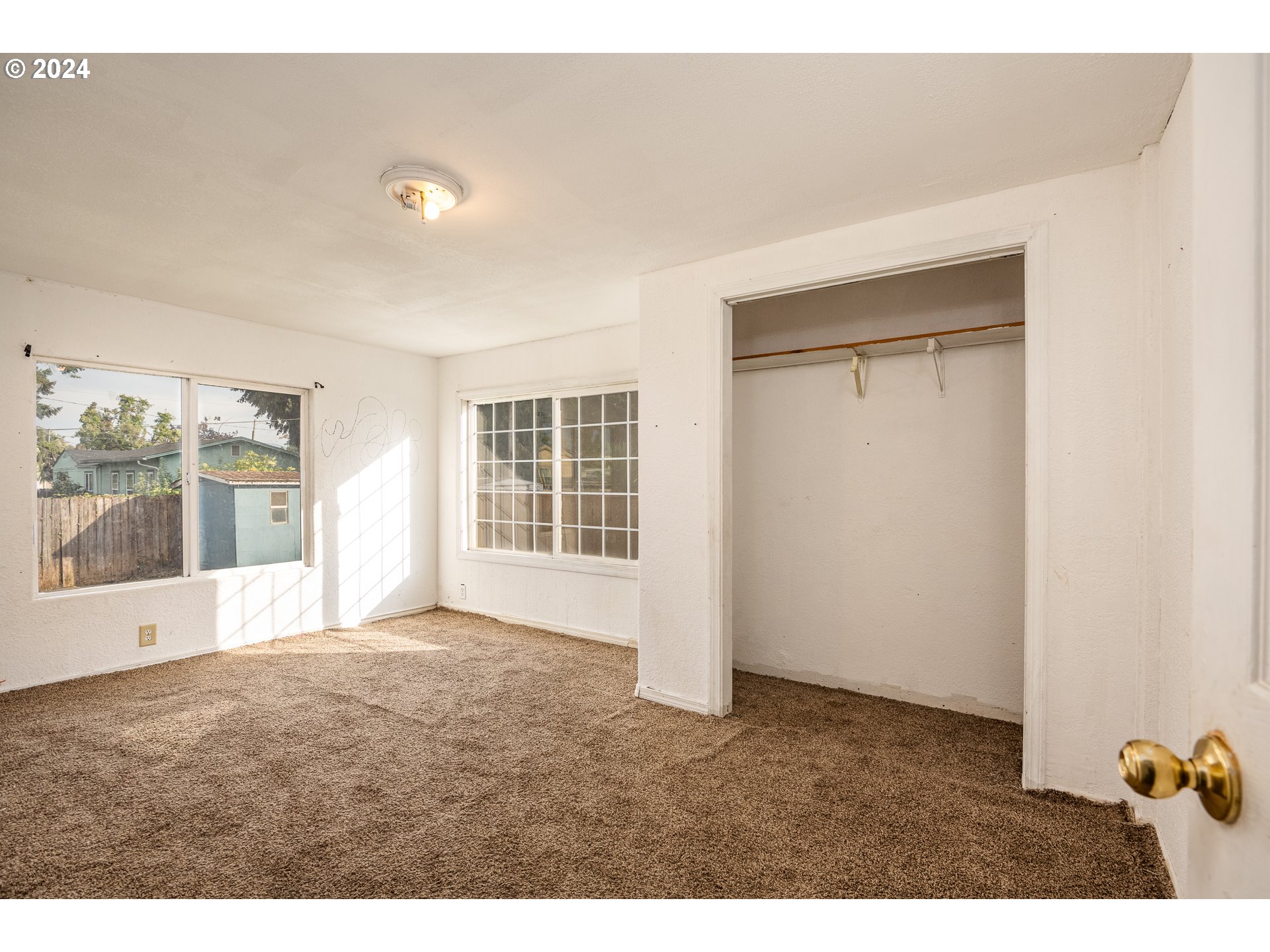 1487 30th Street Springfield, OR 97478 - Photo 31 of 37 view of an empty room with a window