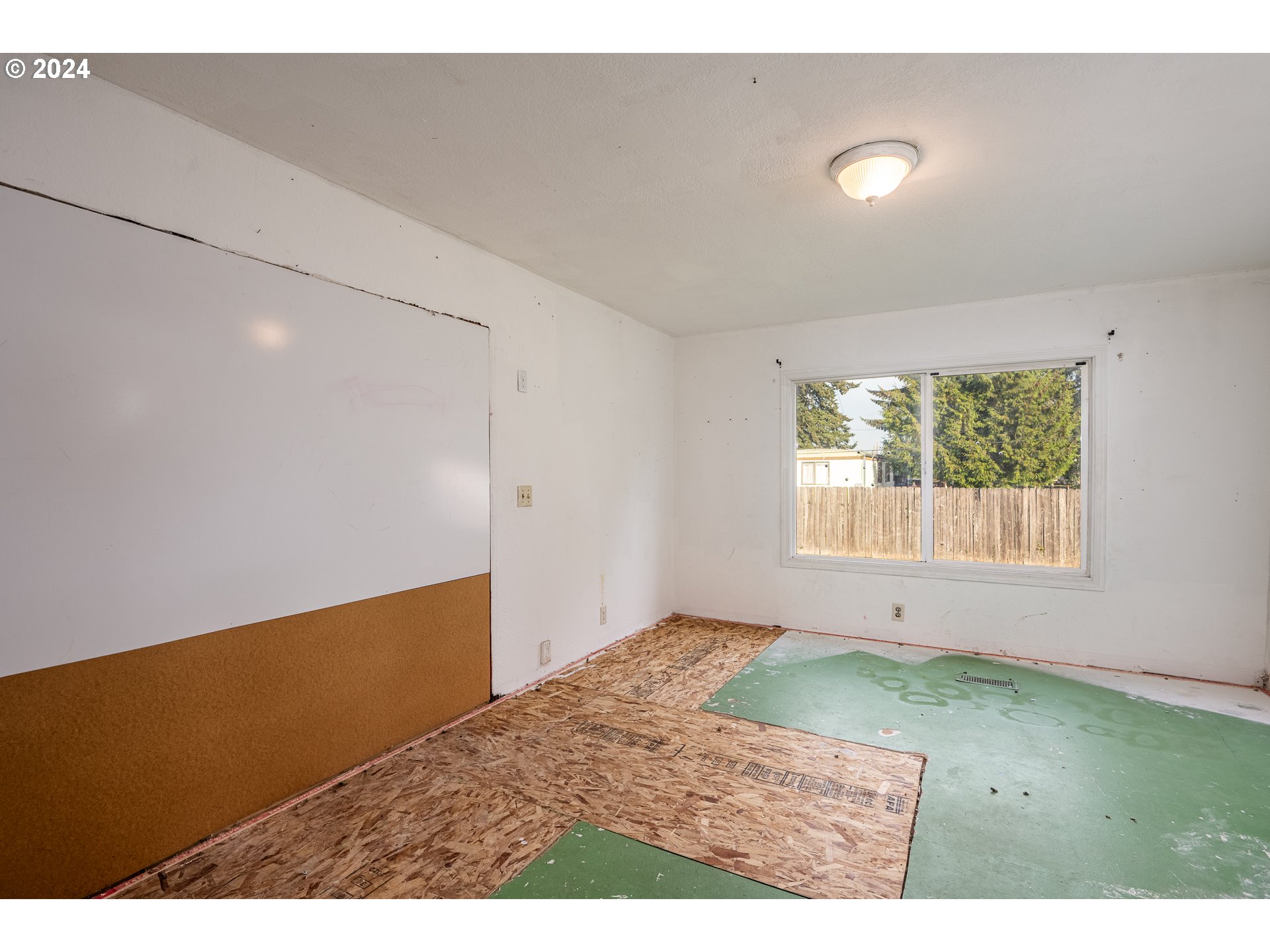 1487 30th Street Springfield, OR 97478 - Photo 34 of 37 a view of an empty room with a window