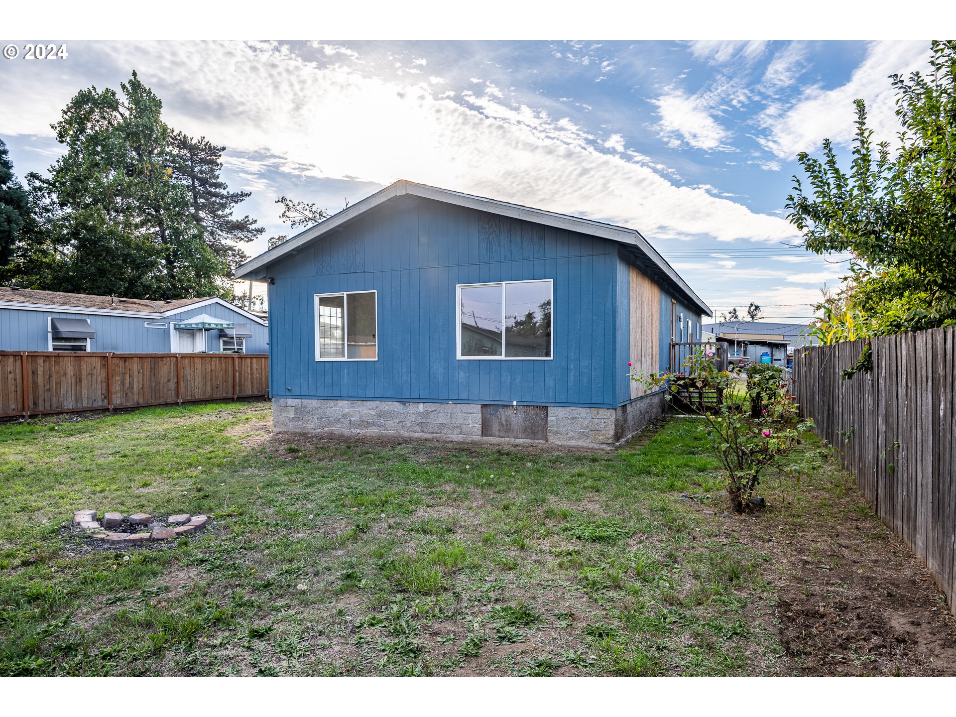 1487 30th Street Springfield, OR 97478 - Photo 7 of 37 a view of a house with a yard