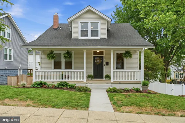 $600,000 | 2211 R Street Southeast, Washington, DC 20020
