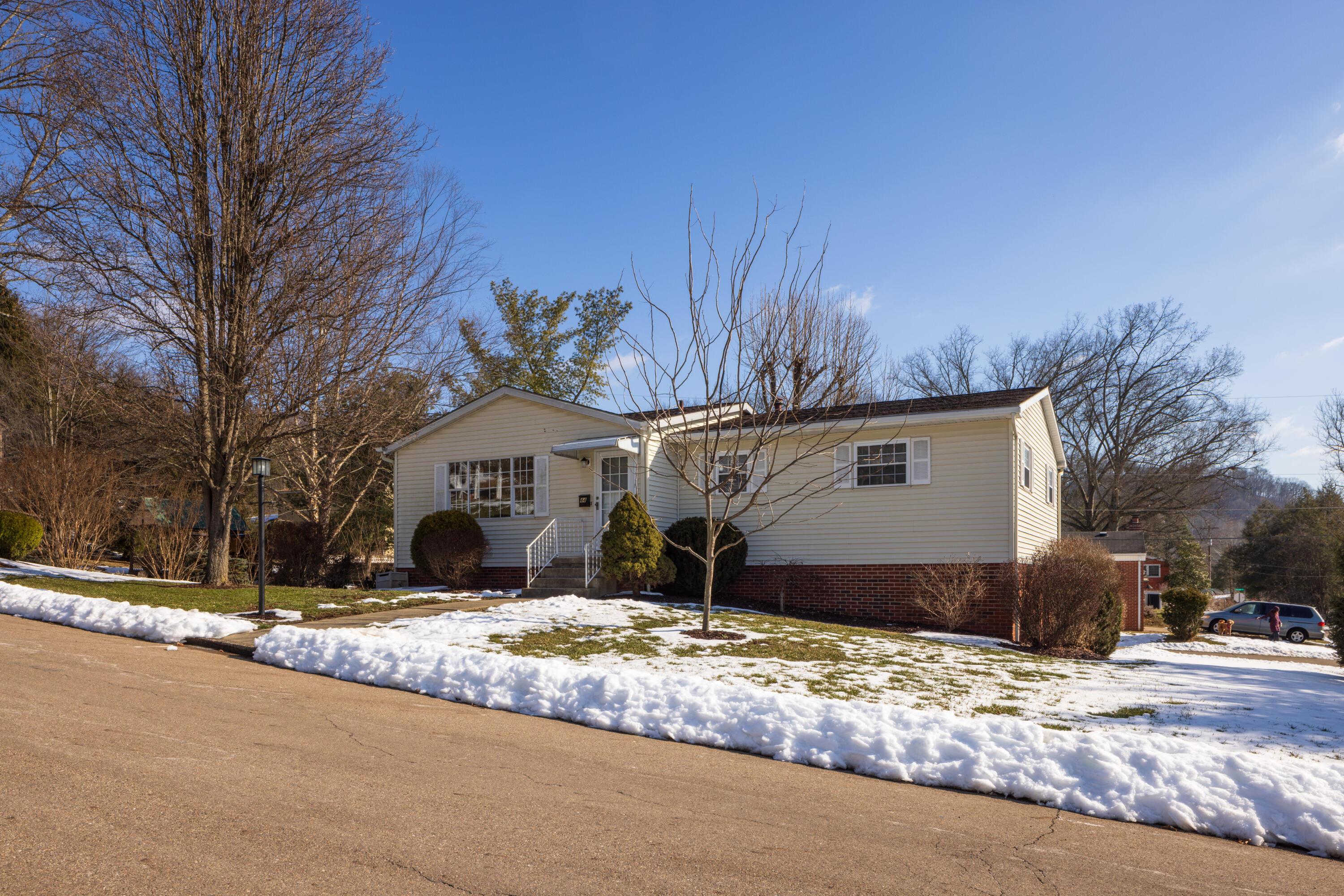 44 Strathmore Boulevard Athens, OH 45701 - Photo 2 of 54 JZP_44StrathmoreBlvd_007