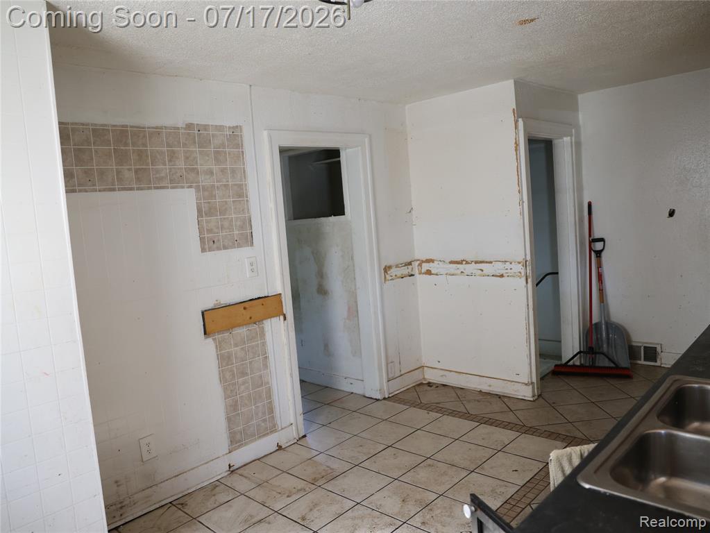 25920 Colgate Street Inkster, MI 48141 - Photo 11 of 27 Gallery Image 11