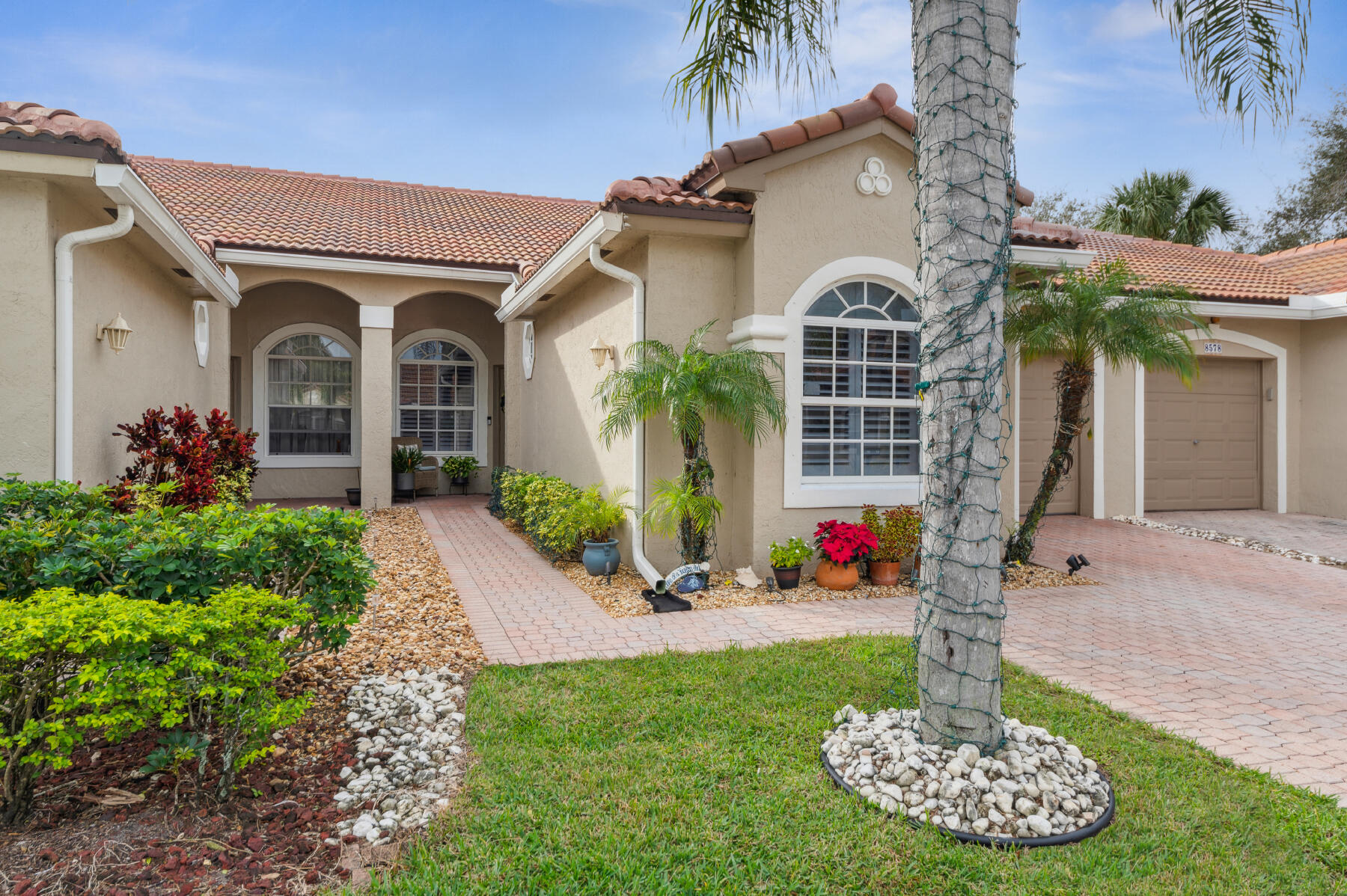 8572 Vía Serena Boca Raton, FL 33433 - Photo 1 of 31 02