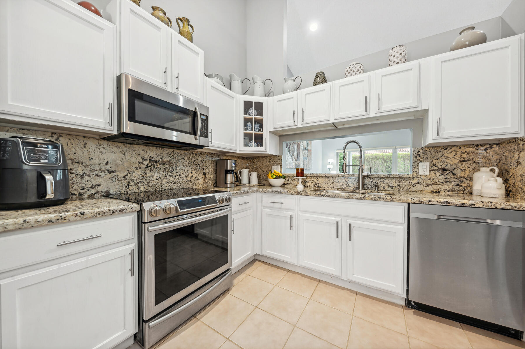 8572 Vía Serena Boca Raton, FL 33433 - Photo 5 of 31 09