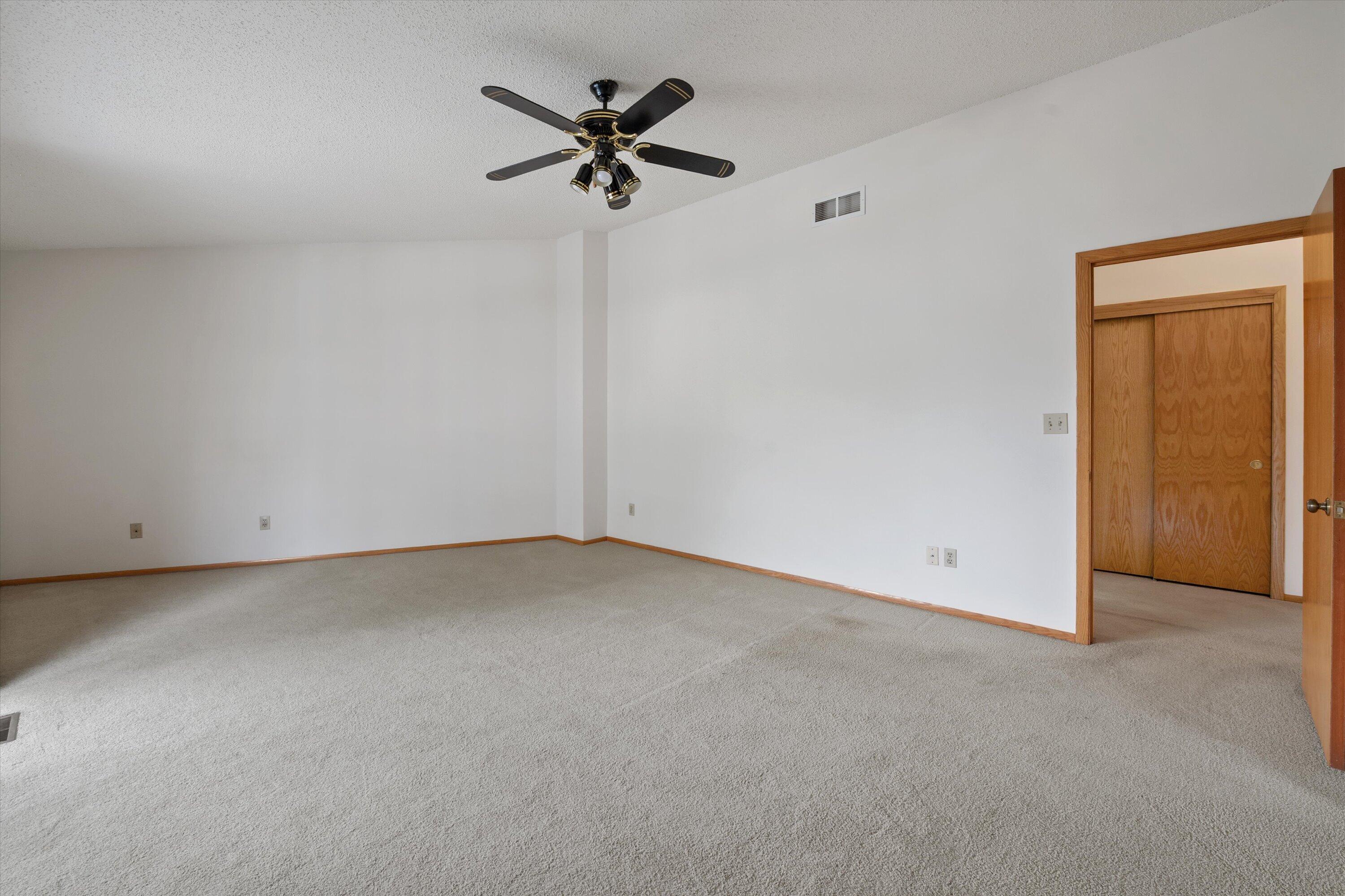 15661 West Ridge Road New Berlin, WI 53151 - Photo 16 of 32 23-DSC1231