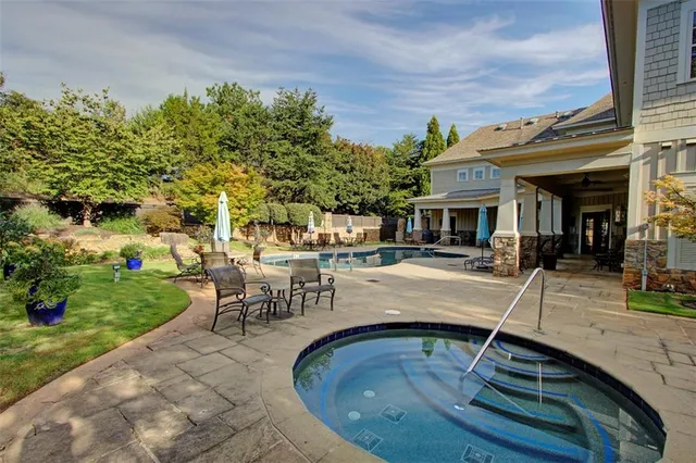 $549,500 | 2770 Middlecreek Way, Cumming, GA 30041