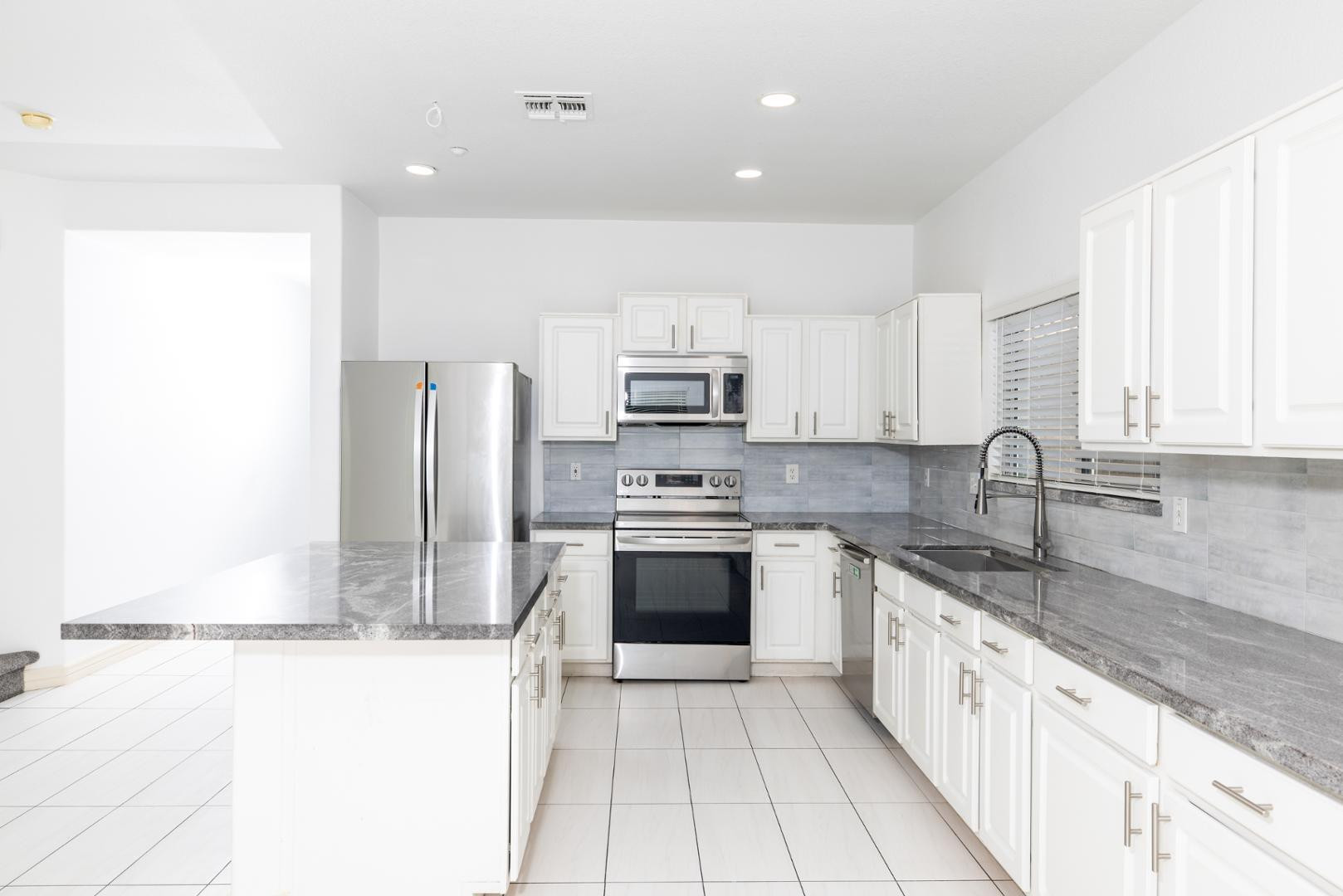 7500 East Deer Valley Road, Unit 169 Scottsdale, AZ 85255 - Photo 13 of 41 Photo #17
