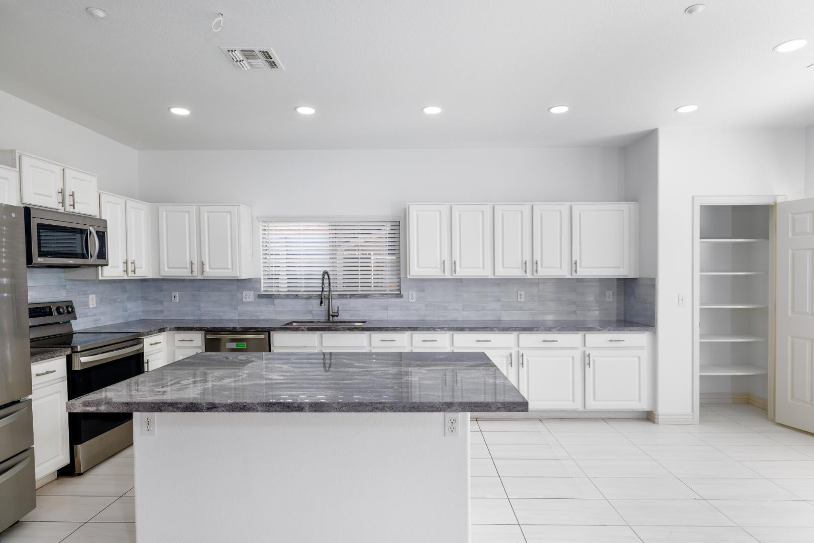 7500 East Deer Valley Road, Unit 169 Scottsdale, AZ 85255 - Photo 18 of 41 Photo #23