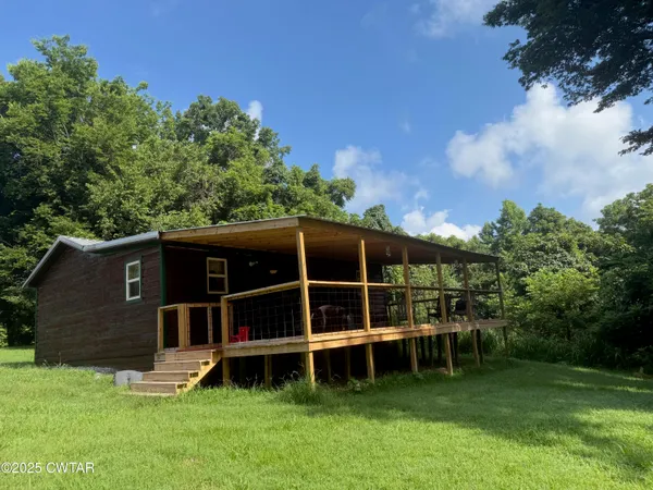 a view of a house with a backyard