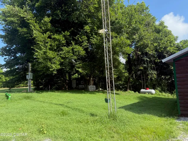 a view of a garden with an apartment