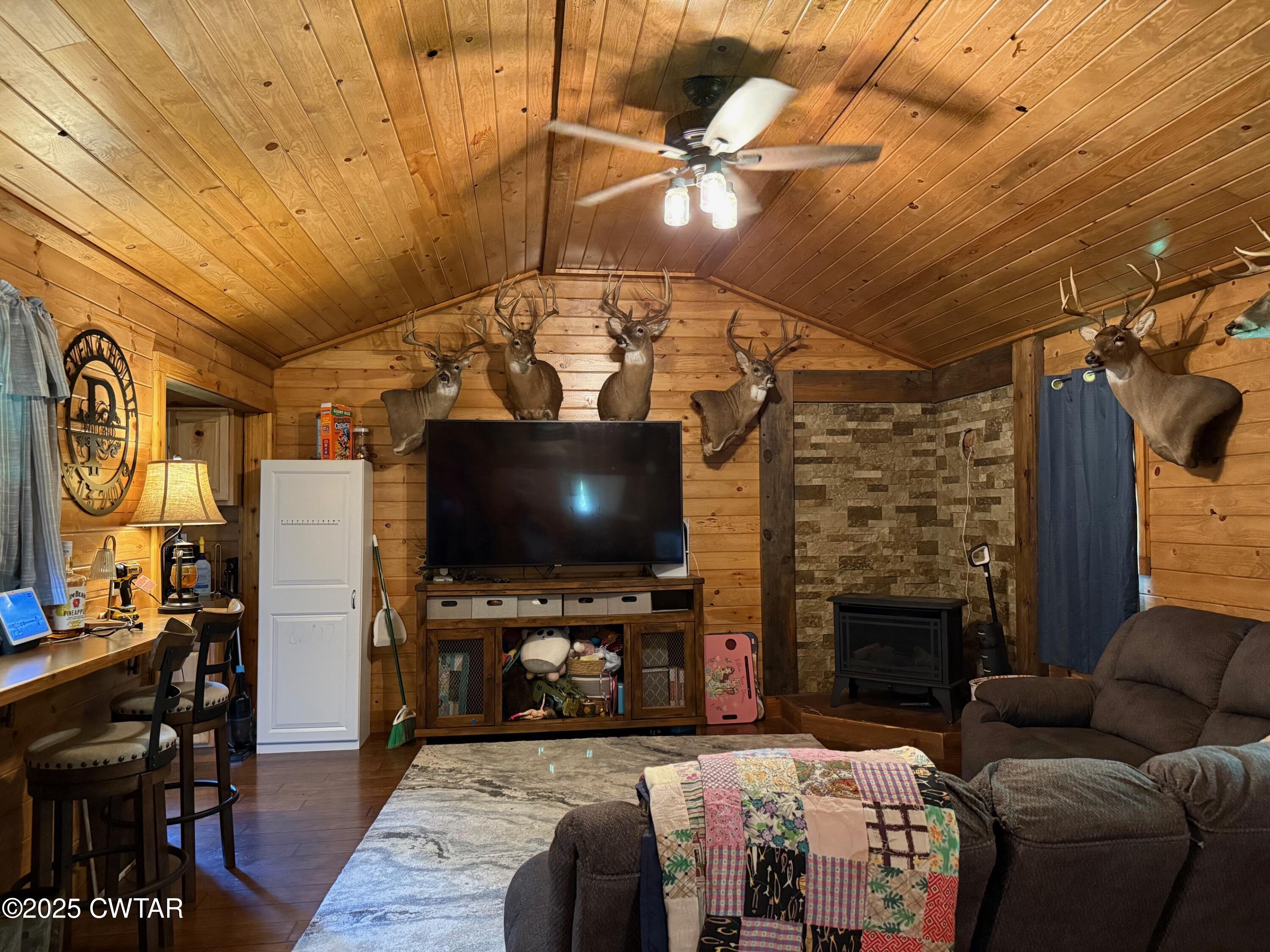 972 Cleve Duke Road Hornbeak, TN 38232 - Photo 6 of 36 a living room with furniture and a flat screen tv