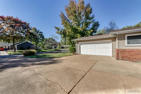 $405,000 | 9506 Trinadad Lane, St. Louis, MO 63126