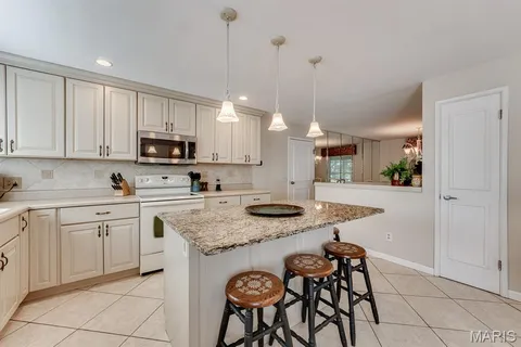 $405,000 | 9506 Trinadad Lane, St. Louis, MO 63126