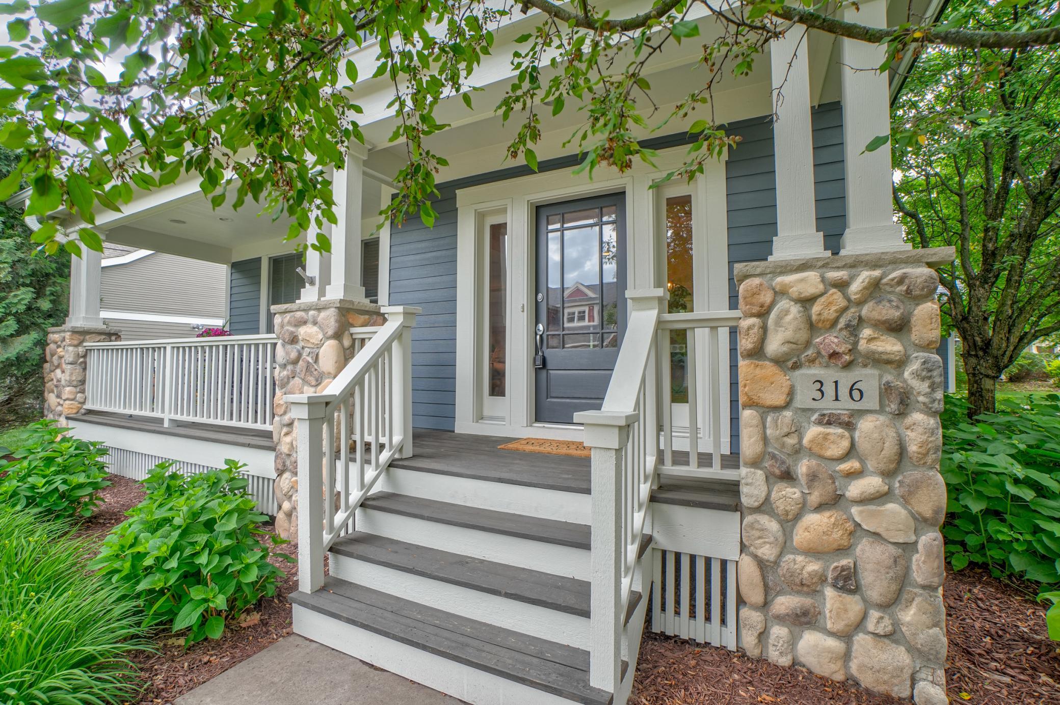 316 Country Road Stillwater, MN 55082 - Photo 2 of 45