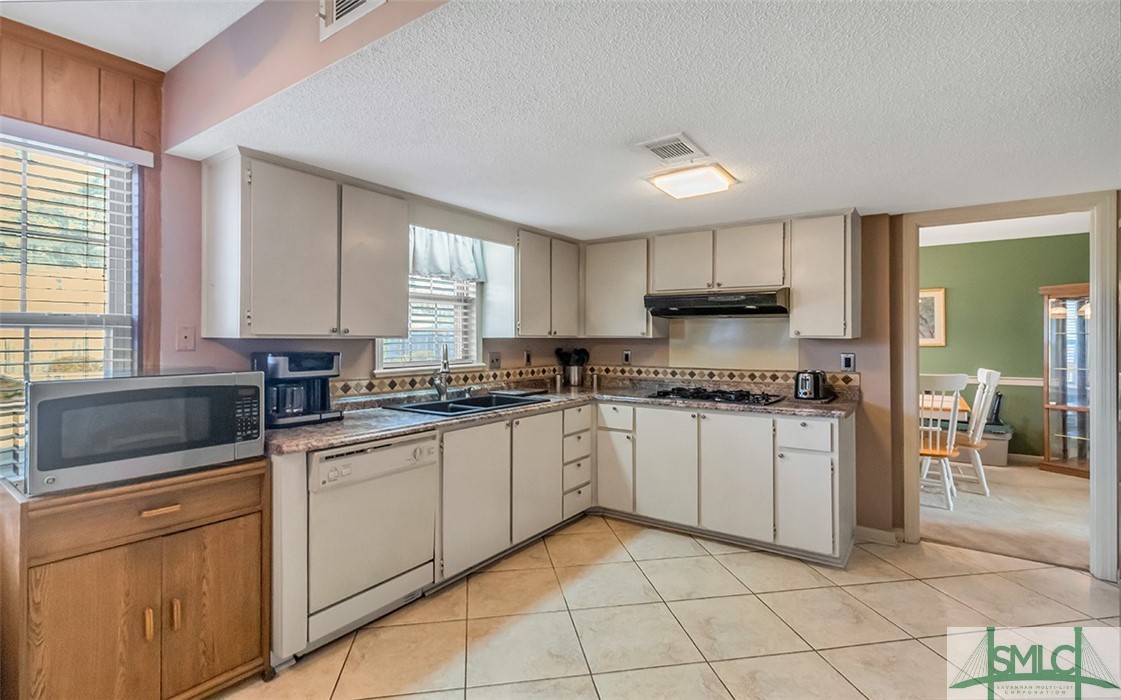 808 Birchwood Road Savannah, GA 31419 - Photo 15 of 31