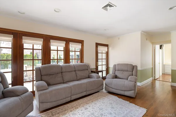 $2,888,000 | 1 Somerset Drive North, Great Neck, NY 11020