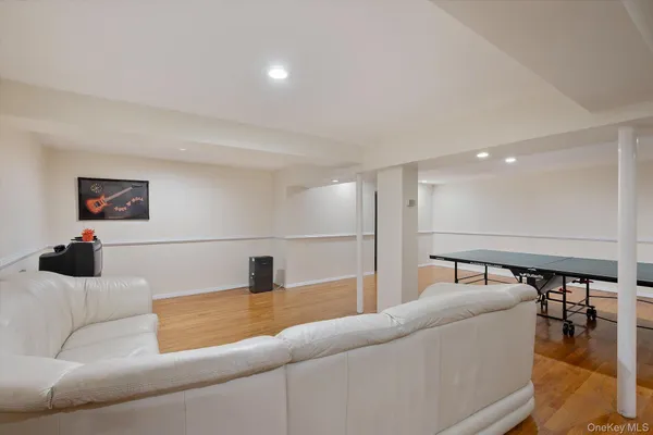 $2,888,000 | 1 Somerset Drive North, Great Neck, NY 11020