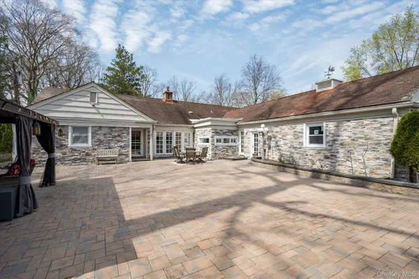 $2,888,000 | 1 Somerset Drive North, Great Neck, NY 11020