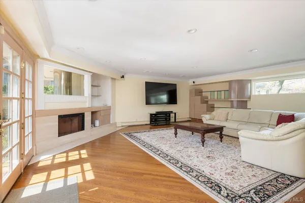 $2,888,000 | 1 Somerset Drive North, Great Neck, NY 11020