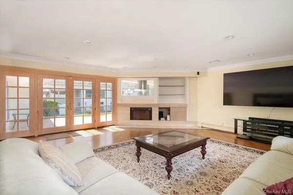 $2,888,000 | 1 Somerset Drive North, Great Neck, NY 11020