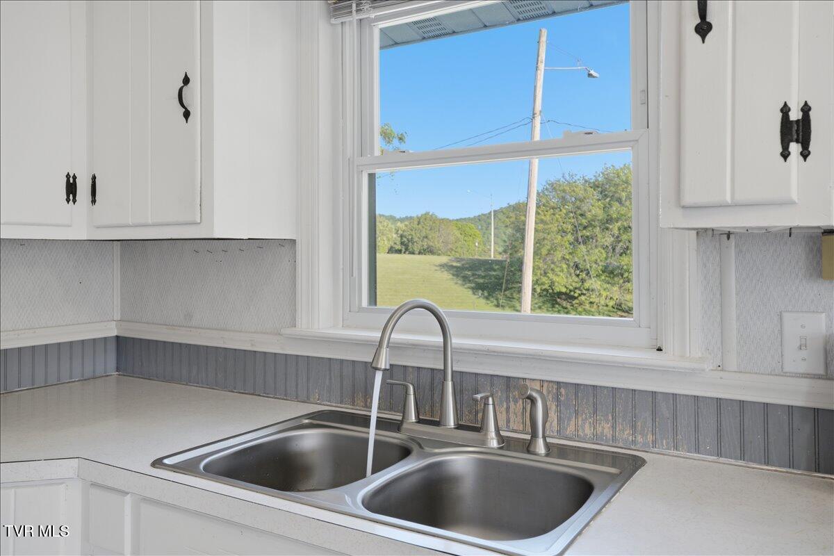 203 Hemlock Road Bristol, TN 37620 - Photo 10 of 34 05-DSC07436