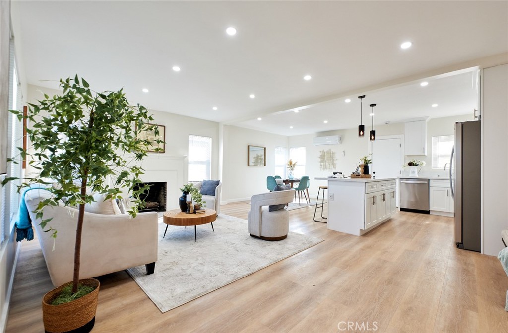 246 Doris Avenue Oxnard, CA 93030 - Photo 3 of 23