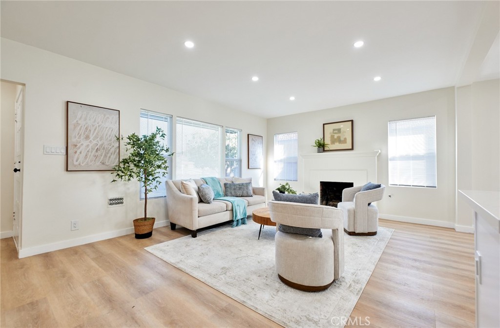 246 Doris Avenue Oxnard, CA 93030 - Photo 5 of 23