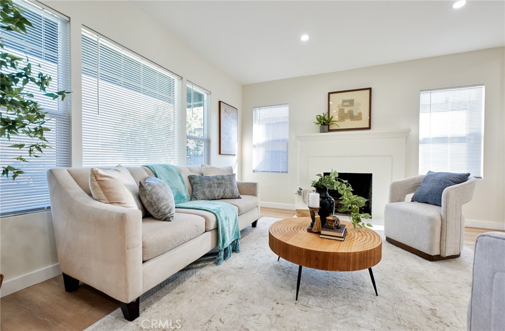 246 Doris Avenue Oxnard, CA 93030 - Photo 6 of 23