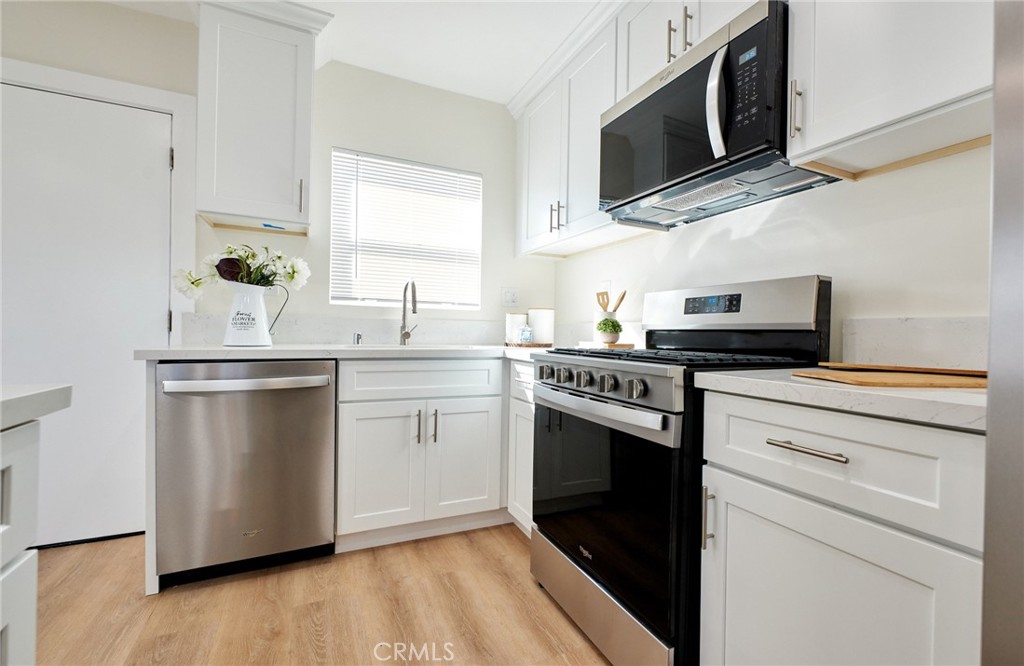 246 Doris Avenue Oxnard, CA 93030 - Photo 7 of 23