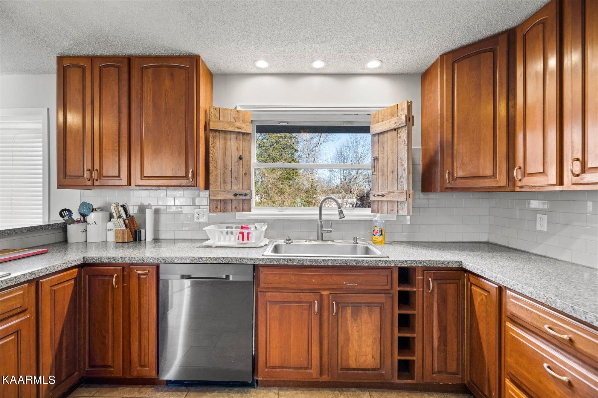 3110 Cross Valley Road Knoxville, TN 37917 - Photo 8 of 20 10-3110-Cross-Valley-Rd-Knoxville-TN-10